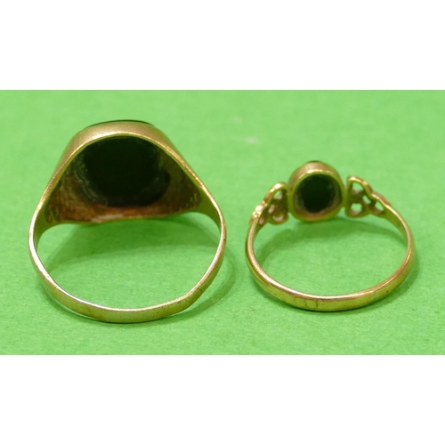 564 - A 9ct Gold Gentleman's Signet Ring set with black stone, size O, also another smaller similar 9ct go... 