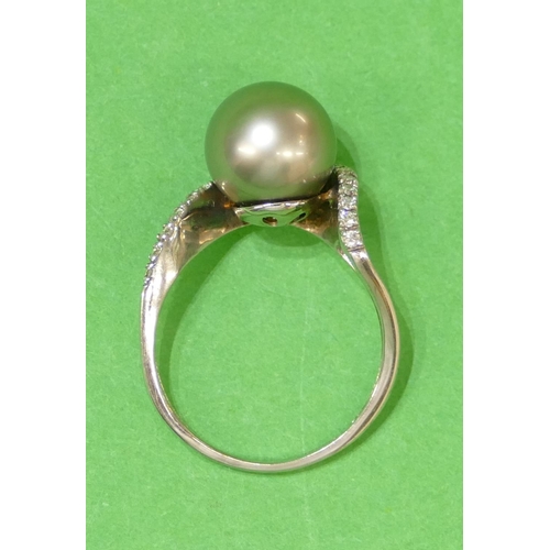 574 - A 9ct White Gold Ladies Ring set with silvered pearl surrounded by row of 19 small diamonds, size Q/... 