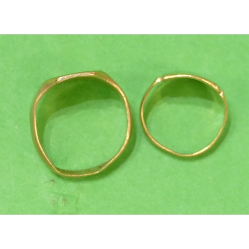 575 - 2 x 9ct Gold Signet Rings, size M/N and G, 6.1g (2).