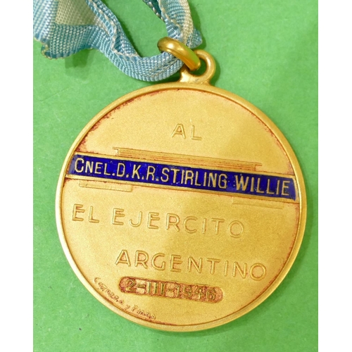 599 - An 18ct Gold Medallion 