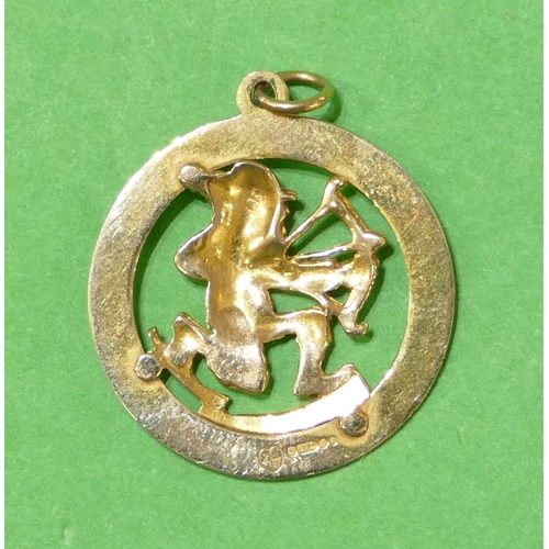 654 - A 9ct Gold Circular Pendant in form of an archer, 3cm diameter, 2.3g.