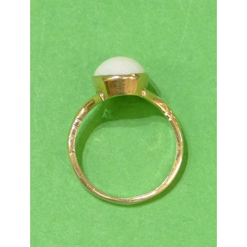 672 - A 9ct Gold Ladies Oval Opal Ring, size P/O.