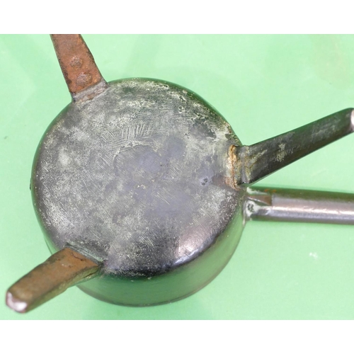 725 - Cox Taunton IV Bronze Skillet (2 feet restored) 40.5cm long overall.