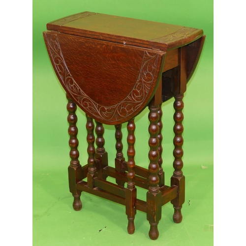 887 - A 1920's Small Oak Gateleg Table having carved scroll rim, bobbin legs, 76cm x 50.5cm open.