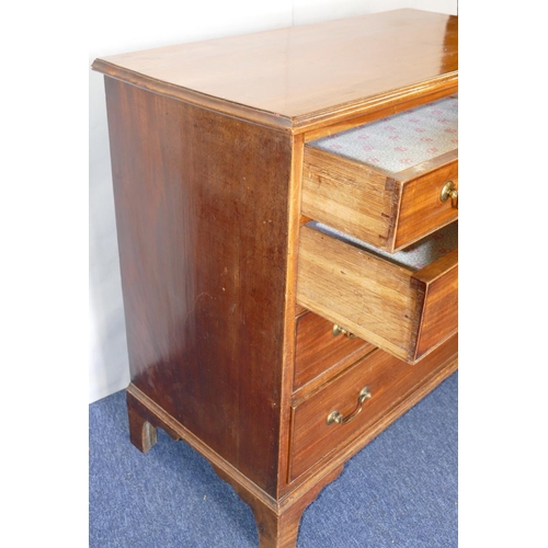 894 - A George III Mahogany Straight Front Oak Lined Chest of Drawers, having 4 long graduated drawers wit... 