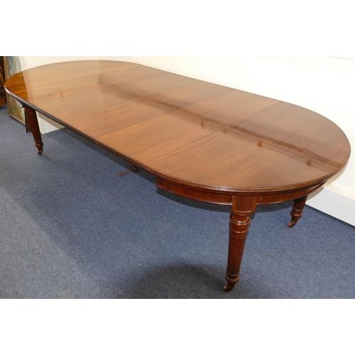 768 - A 19th Century Mahogany Key Wind D End Dining Table having 4 extra leaves, on round turned fluted le... 