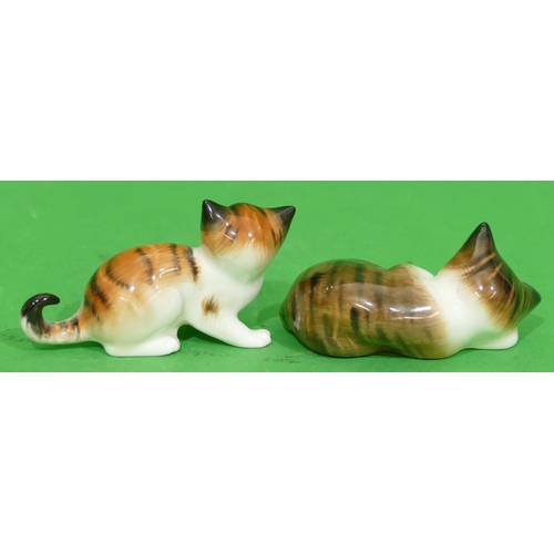 92 - 2 x Small Royal Doulton Figures of Cats HN2581 and HN2584 (2).