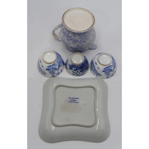 103 - 3 Caughley style tea bowls on blue and white ground with willow pattern and gilt decoration, (smalle... 