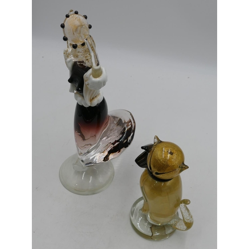 104 - A Murano glass figure of a seated cat on gilt ground, 20cm high and a Salviatti glass figure of a Sp... 