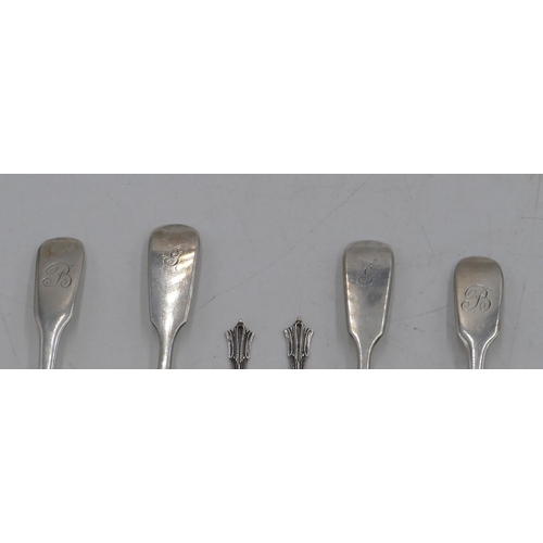 260 - A pair of Victorian silver teaspoons, a pair of Georgian silver salt spoons and a pair of small silv... 