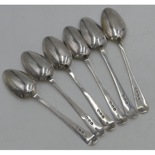 266 - A Harlequin set of 6 George III silver teaspoons (5 and 1) 2.7oz