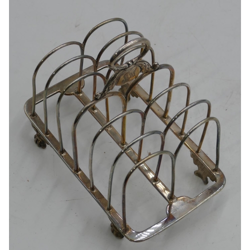 275 - A George III 7-bar toast rack with centre carrying handle on splayed claw feet, London 1821, makers ... 