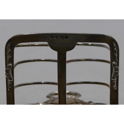 275 - A George III 7-bar toast rack with centre carrying handle on splayed claw feet, London 1821, makers ... 