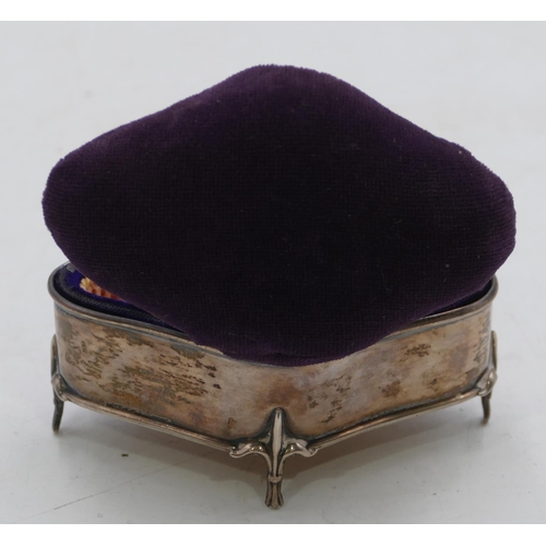 276 - A George V silver pin cushion with hinged purple pin cushion top on 4 splayed legs, 1913, makers mar... 