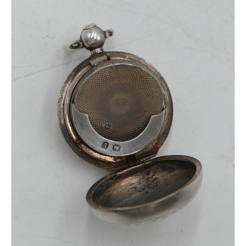 280 - A Victorian Birmingham silver round bulbous shaped sovereign case with hinged front and engraved dec... 