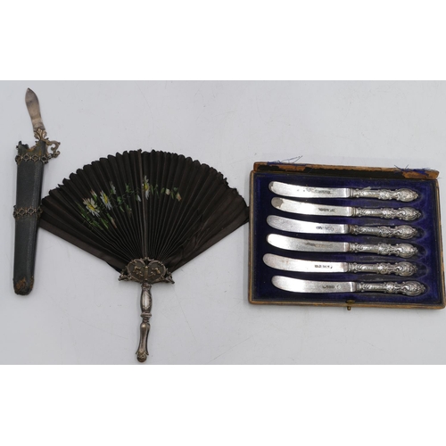 305 - A silver plated collapsible fan in form of a dagger, with leather sheath, embossed decoration, a set... 