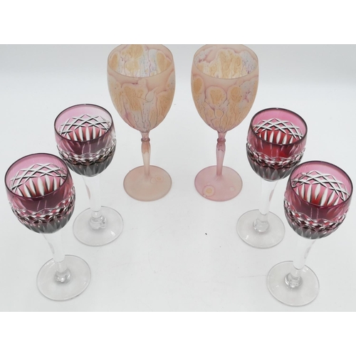 31 - A set of 4 ruby and clear glass wine glasses, 19.3cm high and a pair of taller pink wine glasses. (6... 