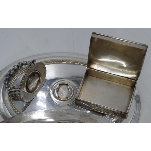 330 - A rectangular silver plated snuff box with hinged lid. 9cm wide and an oval silver plated entree dis... 