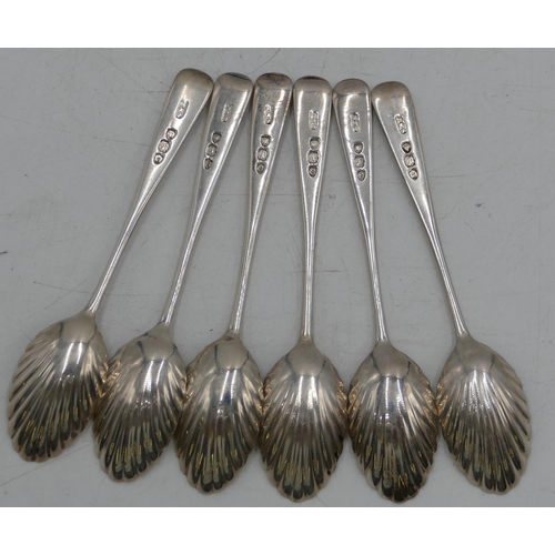 343 - A set of 6 Victorian teaspoons with shell shaped bowls and engraved handles, Londond1893 in fitted l... 