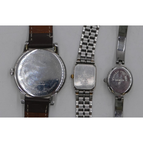 446 - A modern gentleman's Tissot circular wristwatch with leather strap, a ladies Accurist wristwatch wit... 