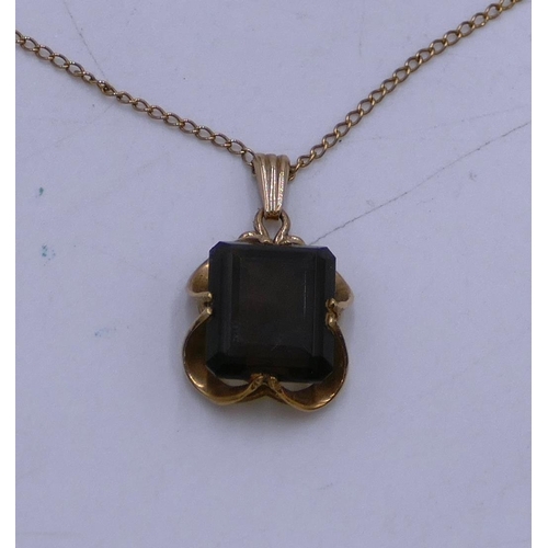 452 - A 9ct gold drop pendant mounted with smoky quartz, with chain, chain 2.1 grams.