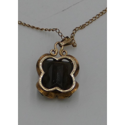 452 - A 9ct gold drop pendant mounted with smoky quartz, with chain, chain 2.1 grams.