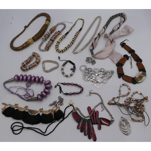 466 - A quantity of various costume necklaces.