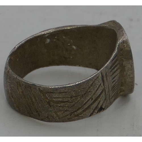 476 - A silvered Roman style signet ring with engraved inscription to top, size O.