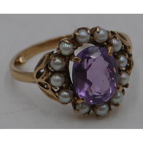 486 - A 9ct gold ladies cluster ring set with centre amethyst, surrounded by small cultured pearls, Size Q