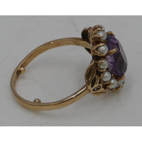 486 - A 9ct gold ladies cluster ring set with centre amethyst, surrounded by small cultured pearls, Size Q