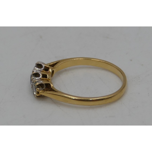 488 - An 18ct gold ladies 3 stone diamond ring, Size P