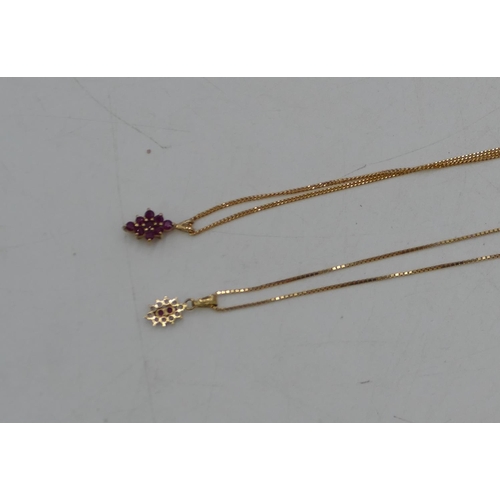 500 - A 9ct gold small pendant with chain, another 9ct gold pendant with chain, 5.3g gross (2)