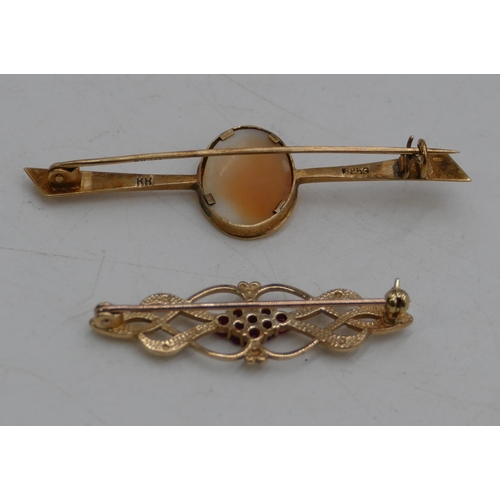 501 - A gold bar brooch mounted with oval cameo showing portrait of a lady, another bar brooch (2)