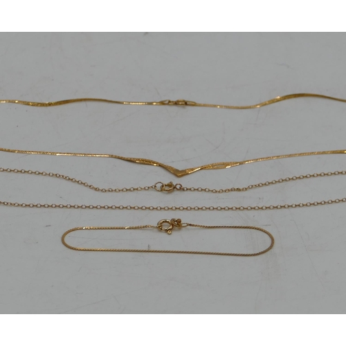 522 - A 9ct gold flat bracelet, a 9ct gold small chain, and a 9ct gold bracelet, 4.3 grams. (3)