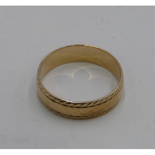 558 - A 9ct gold wedding ring, size M/N. 2.1g