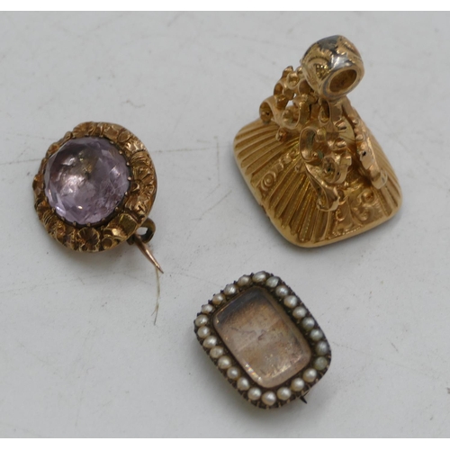 592 - A small gold oval brooch set with amethyst, 2.3cm wide, a Georgian bow front mourning brooch with ha... 