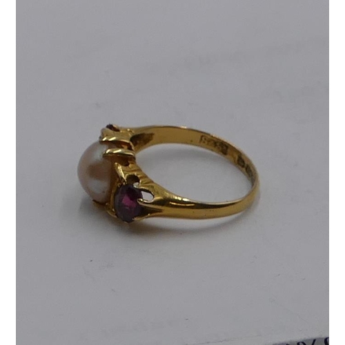 614 - An 18ct gold ladies ring set with centre pearl, flanked by 2 rubies, size K, 3.3 grams gross