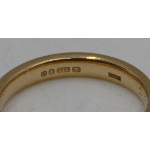 627 - A 9ct gold wedding ring, size M, 3.3g