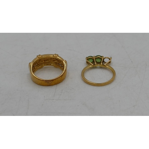 637 - A Continental ladies gold 3 stone ring set with green stones (1 stone missing), size K/L, a  contine... 