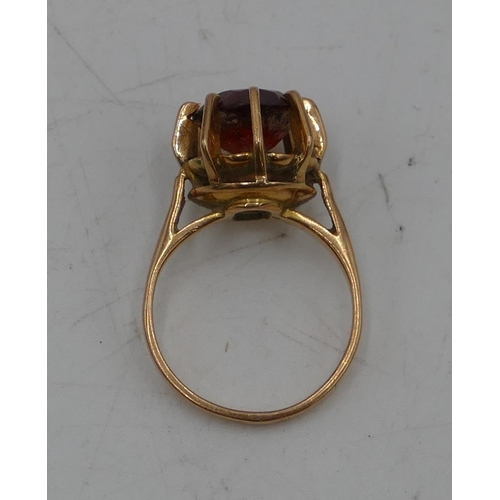 642 - A Continental gold ladies ring set with centre red stone, size K/L, 5.1g