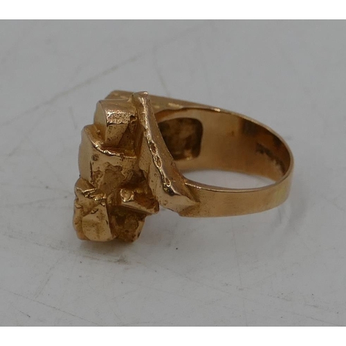 645 - A 14ct gold nugget shaped ring, size L/M, 8g