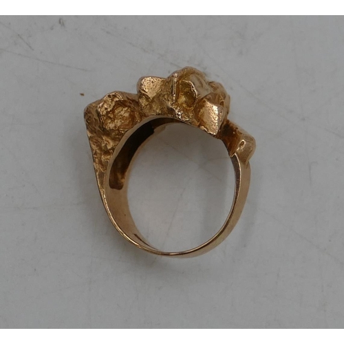 645 - A 14ct gold nugget shaped ring, size L/M, 8g