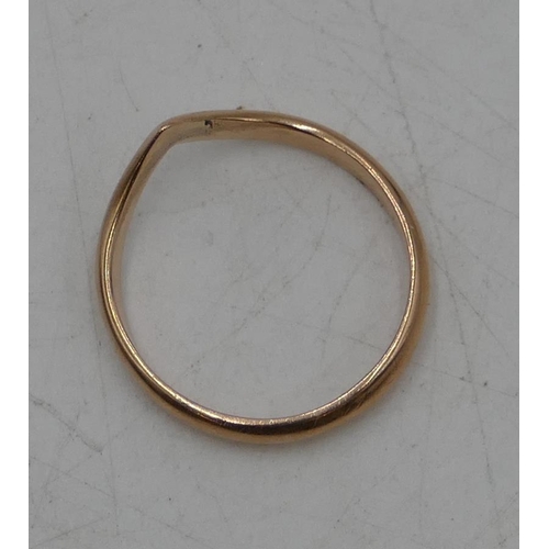 675 - A gold wishbone shaped ring, size T/U, 2.8 grams.