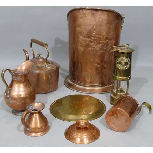 800 - A copper coal helmet with swing overhead handles, copper kettle, 2 copper jugs, a further jug and bo... 