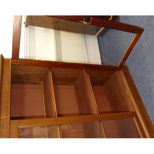 889 - An Edwardian mahogany low display cabinet with 2 glass panel doors, enclosing shelves, 1 meter 12cm ... 