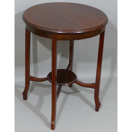 897 - A mahogany round occasional table with inlaid boxing and stringing, on 4 splayed legs, with under ti... 