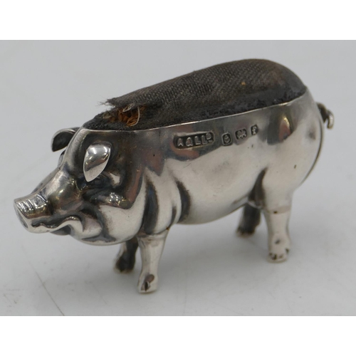 163 - An Edward VII silver pin cushion in the form of a pig, Birmingham 1905, 5.2cm long.