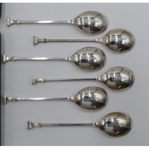 177 - A set of 6 teaspoons with seal ends, in fitted black leather case, 1.7oz.