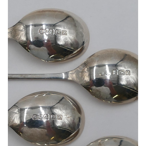 177 - A set of 6 teaspoons with seal ends, in fitted black leather case, 1.7oz.