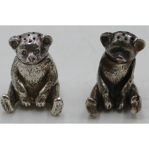 198 - 2 Birmingham silver novelty pepper pots in form of seated teddy bears, 1 Birmingham 1910, 4cm high (... 